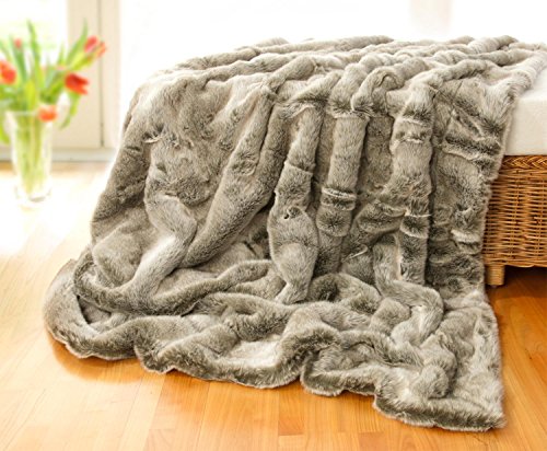 Felldecke Kanada-Wolf aus Fellimitat Kunstfell in 5 Größen, Webpelzdecke, Kuscheldecke, Tagesdecke (150 x 200 cm)